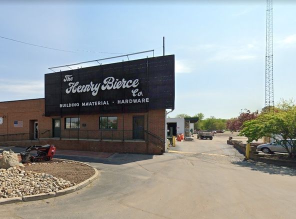 Land For Sale and Building for Lease: 50, 86, 94, 122 1/2 Southeast Ave & 117 South Ave, Tallmadge, OH 44278